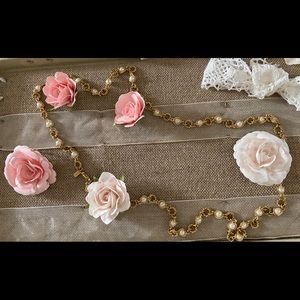 Gold and Pearl necklace